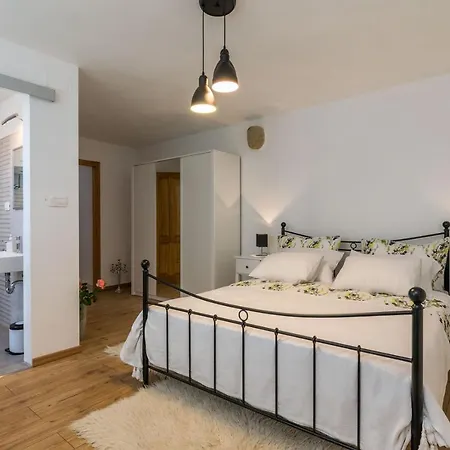 Alba Villa Livade
